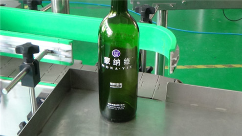 Màquines d'etiquetatge de vi negre vertical automàtic amb botelles giratòries rodones sistema d'alimentació etiquetes transparents maquinària etiquetadora automàtica
