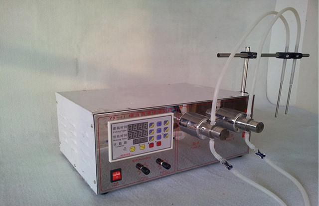 màquines de farciment de líquid per a doble capçal equips de farciment de líquids semiautomàtics2