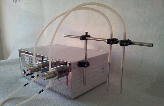 màquines de farciment de líquid per a doble capçal equips de farciment de líquids semiautomàtics3